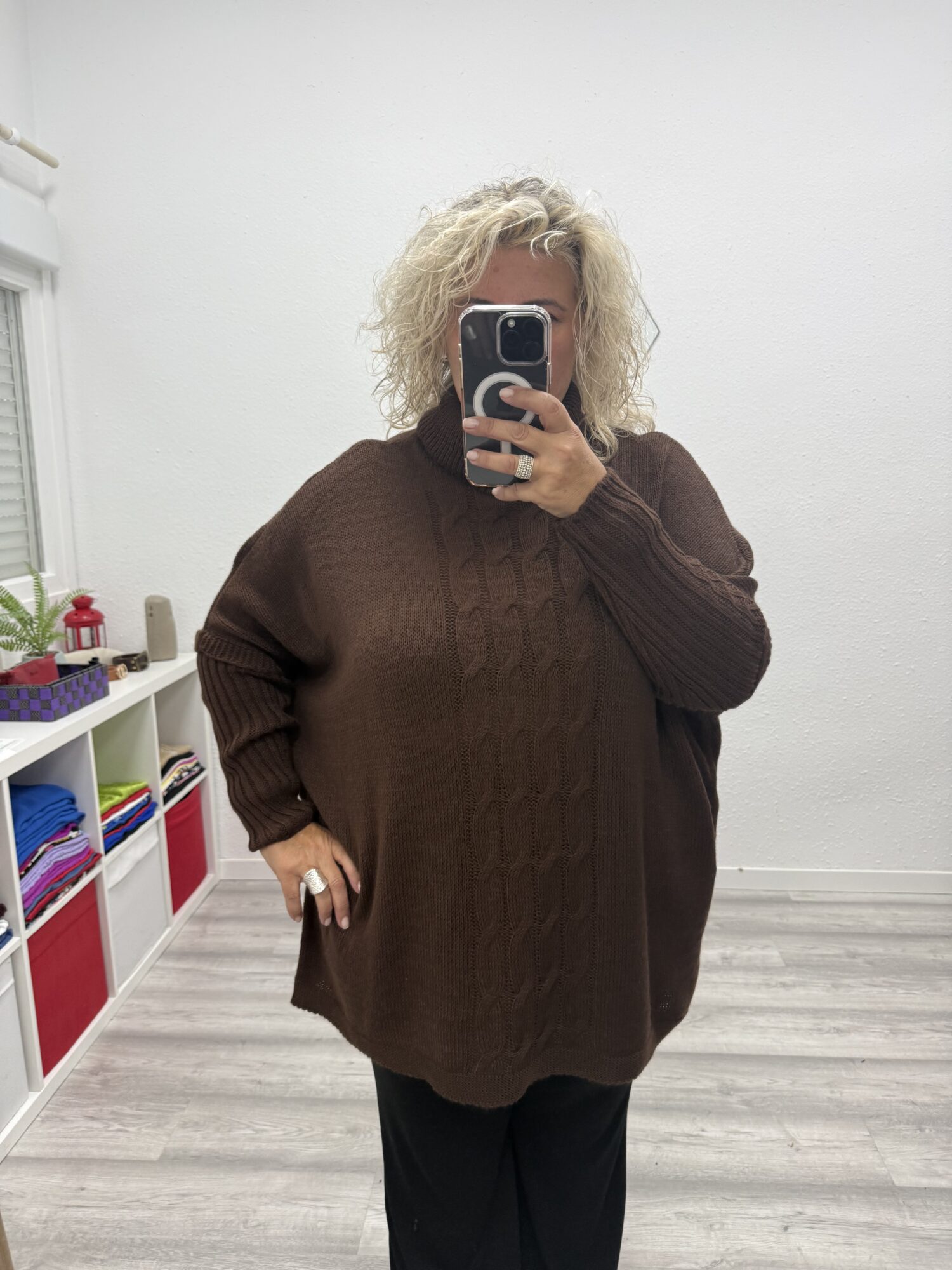 Jersey cuello alto ochos chocolate