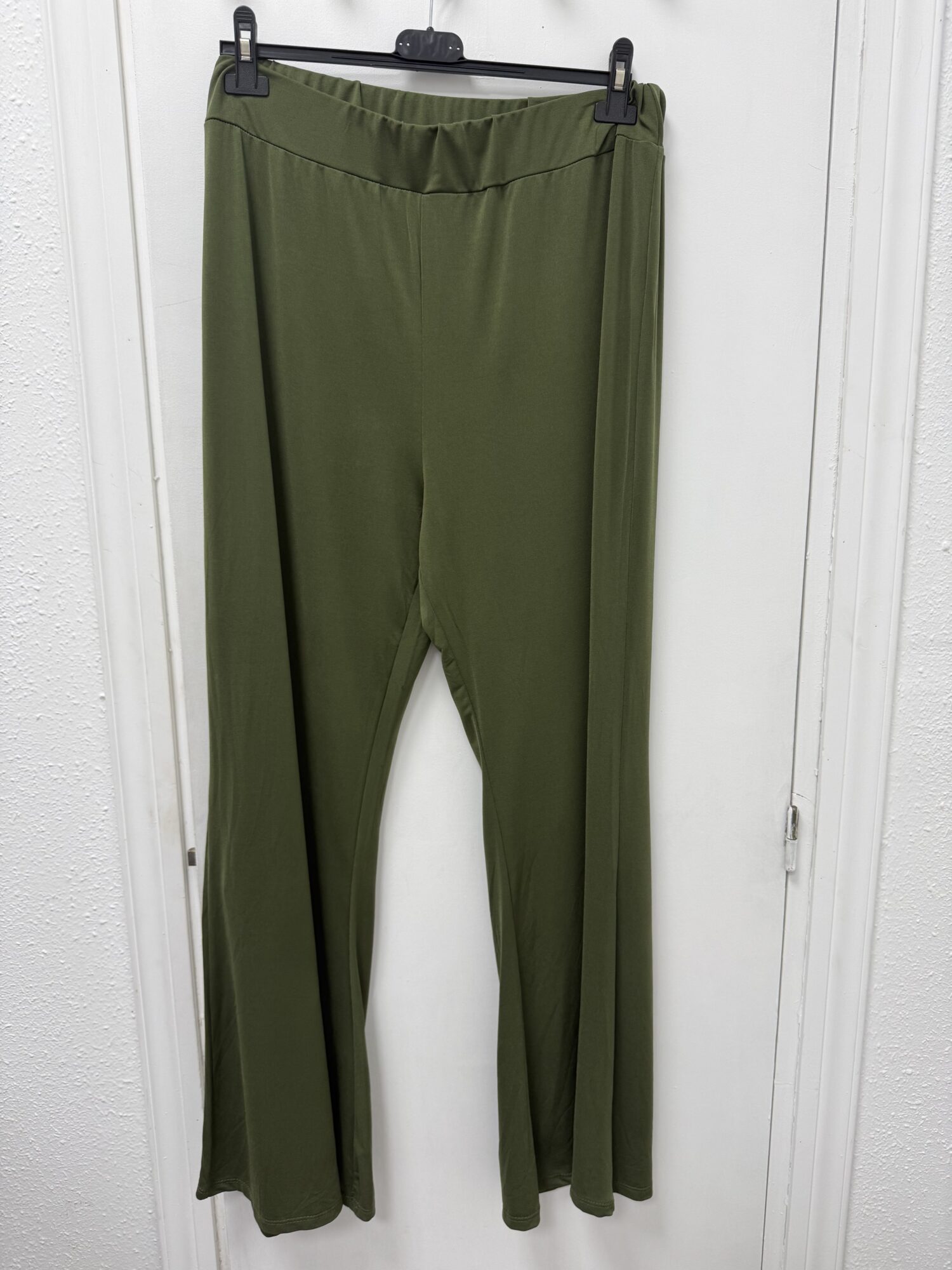 Pantalon punto campana verde botella