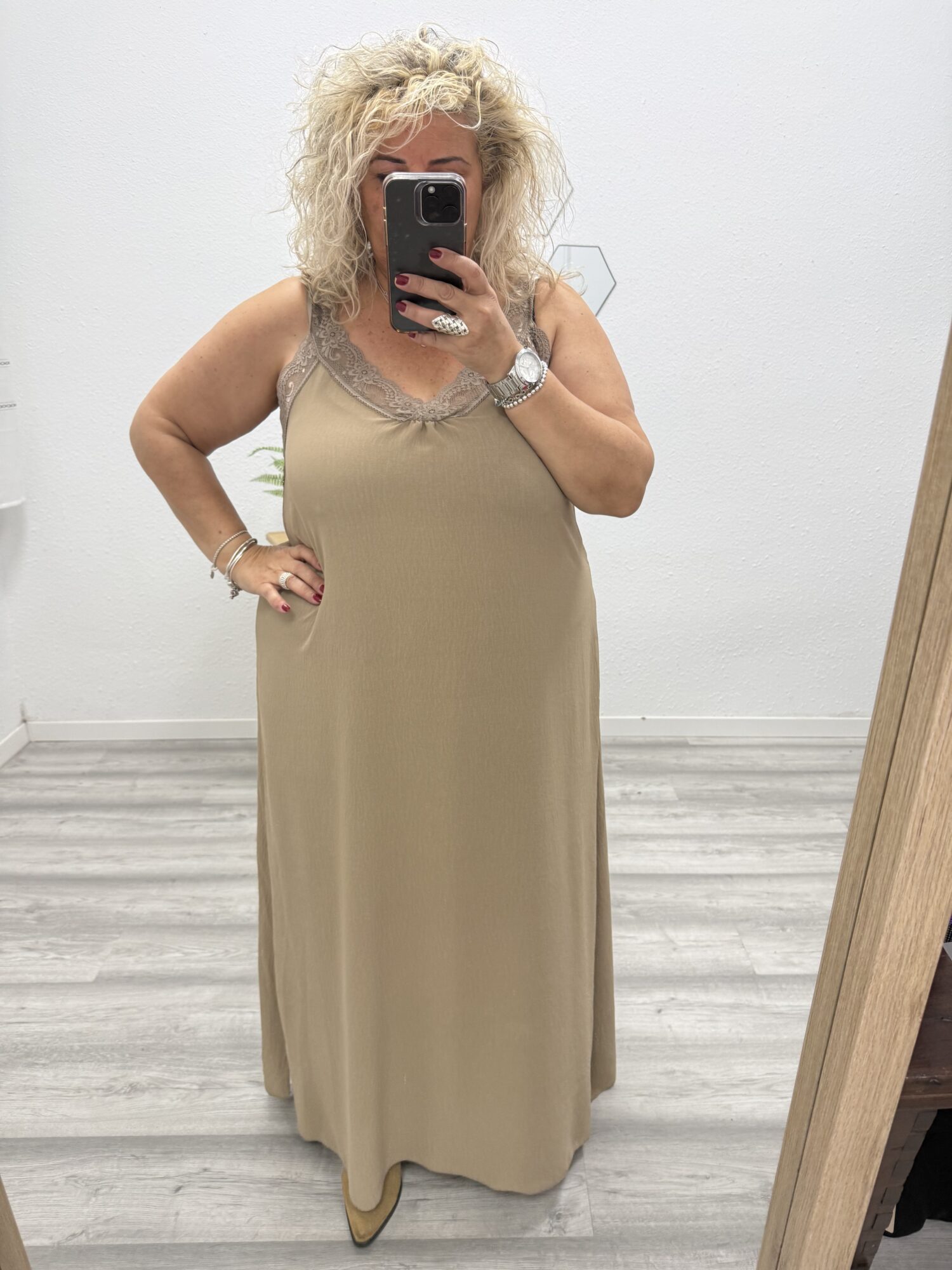 Vestido lencero tostado