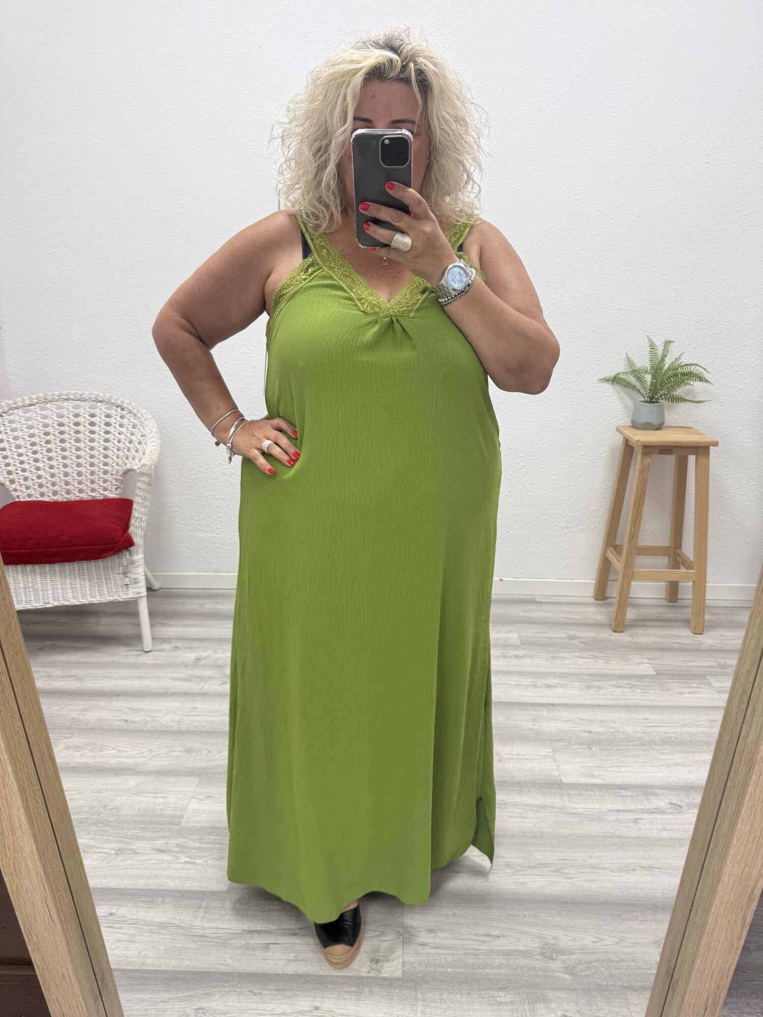 Vestido lencero verde pistacho