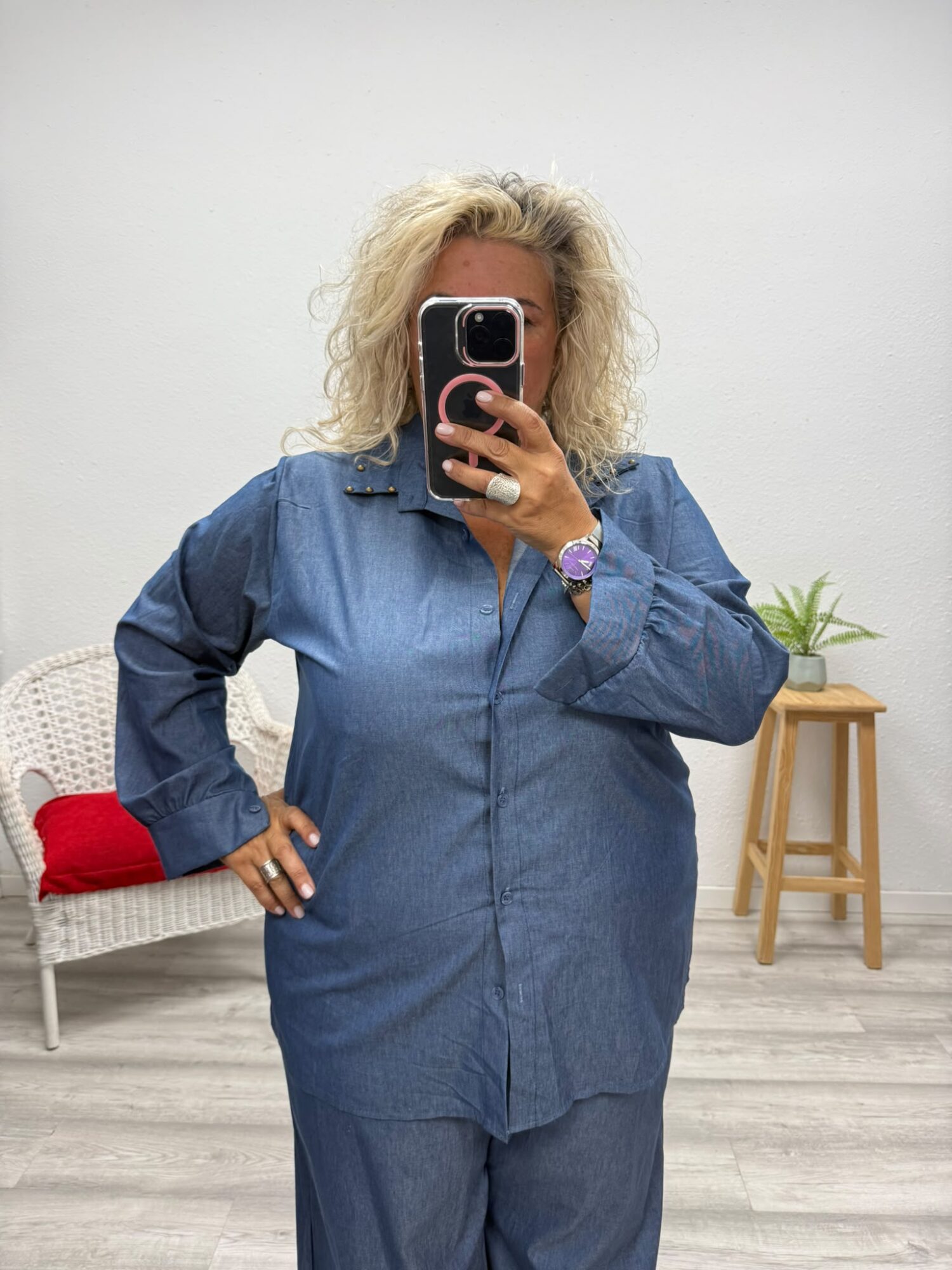 Camisa vaquera con tachuelas