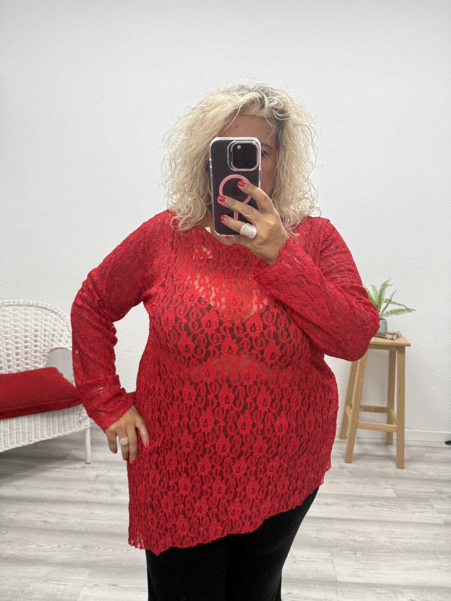 Camiseta de encaje asimétrica roja