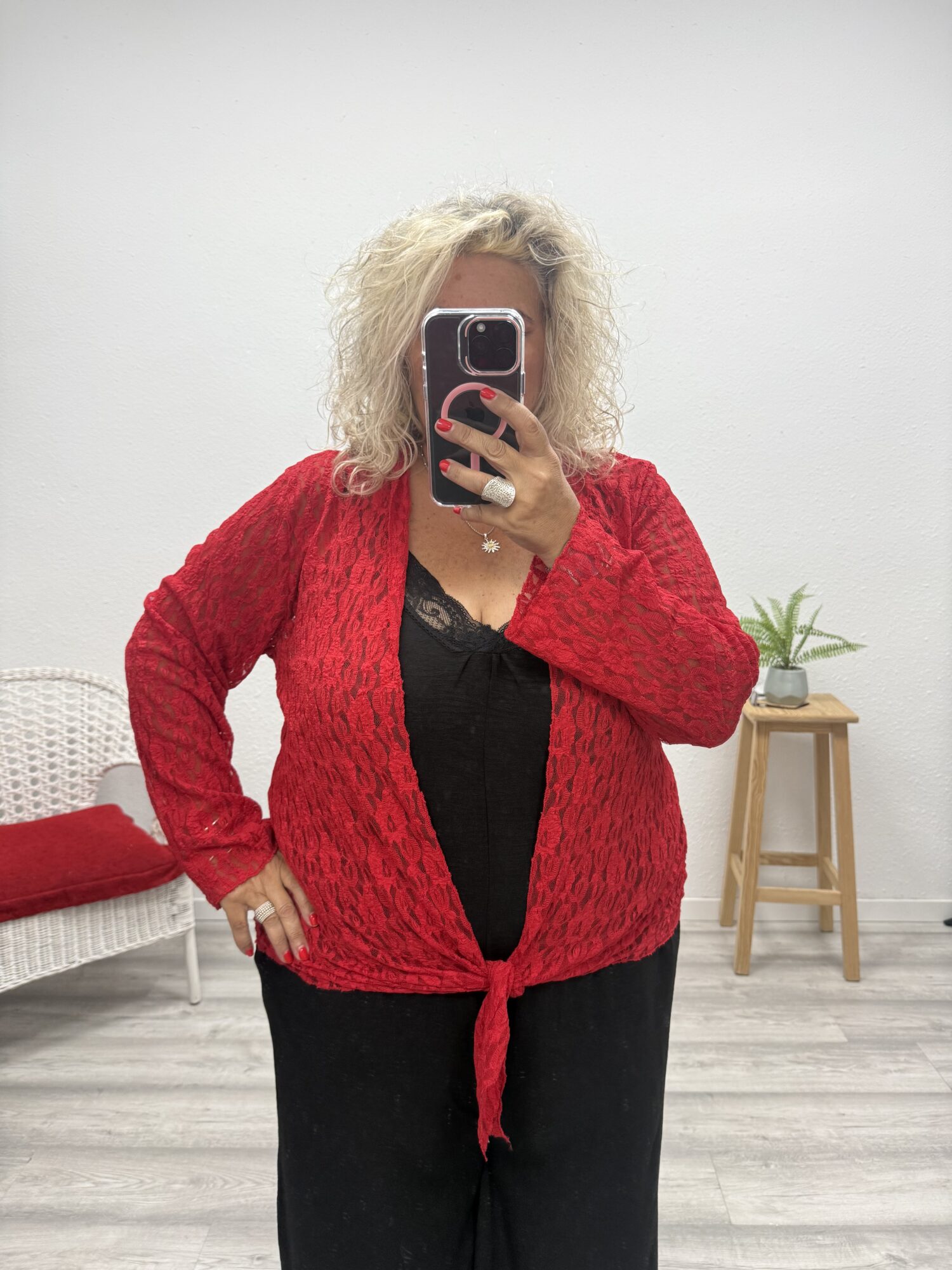 Bolero de encaje rojo