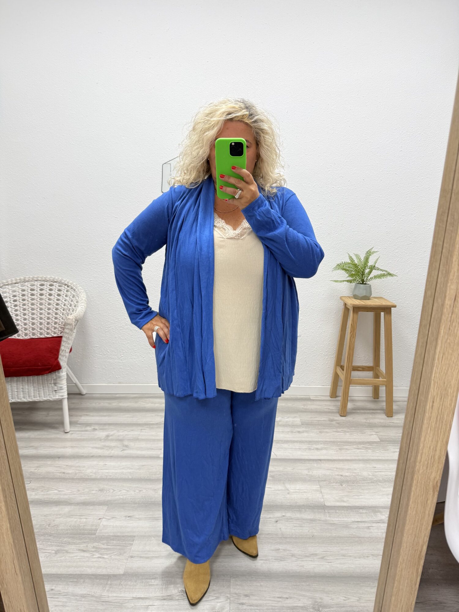 Conjunto chaqueta y pantalón azulón