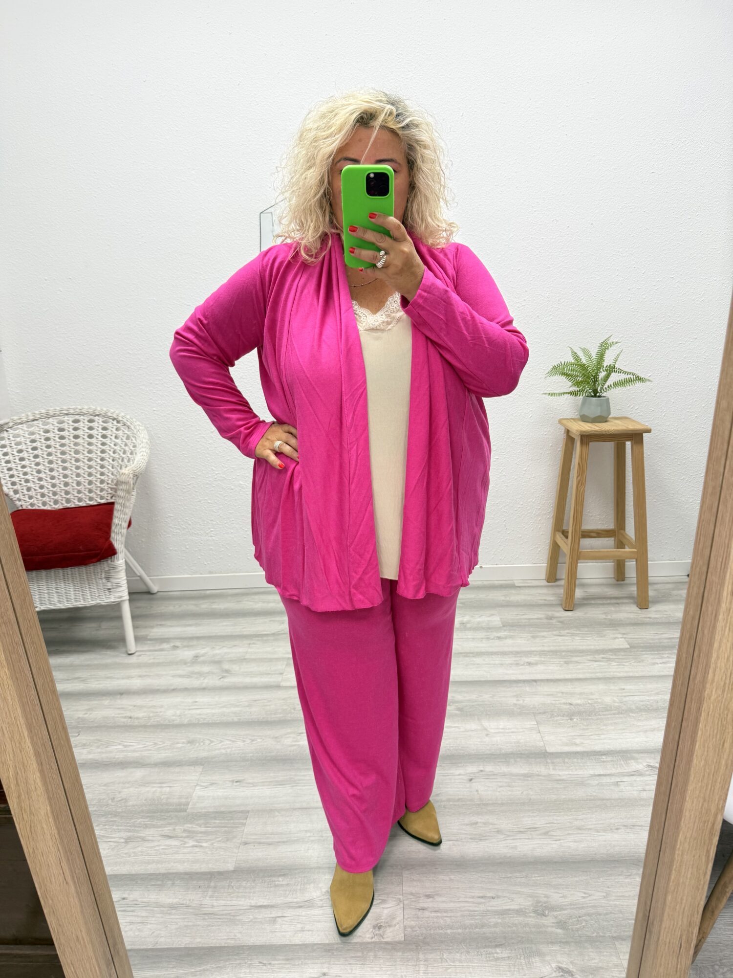 Conjunto punto chaqueta y pantalón fucsia