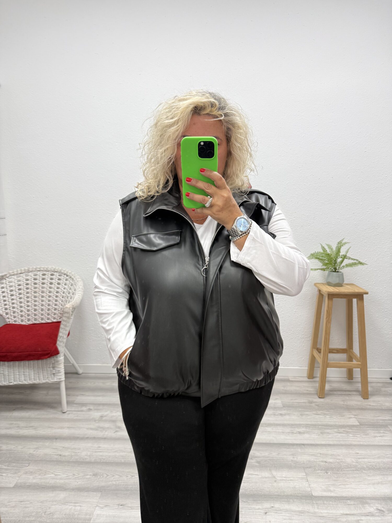 Chaleco polipiel cuello negro