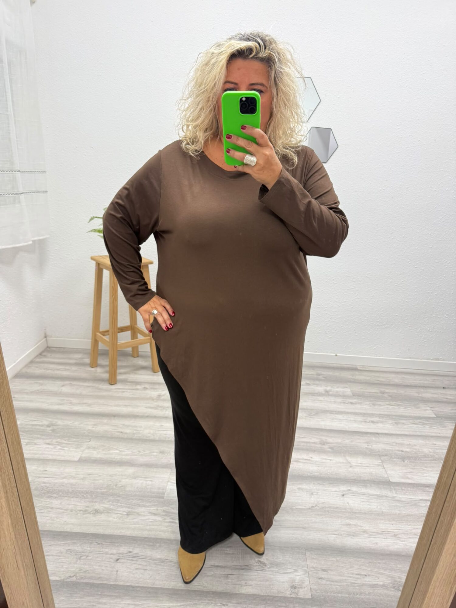 Camiseta larga asimetrica chocolate