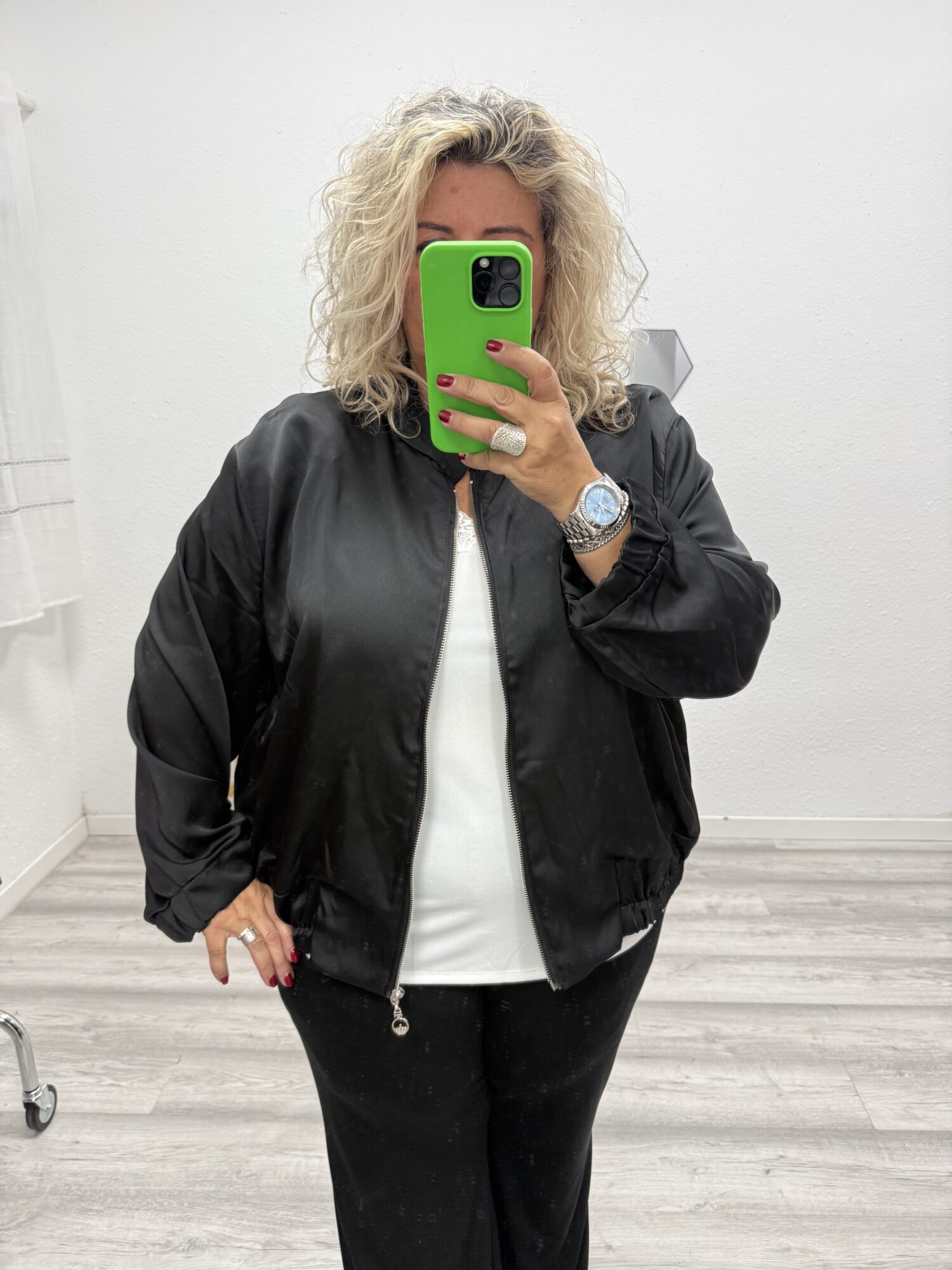 Bomber saten negra