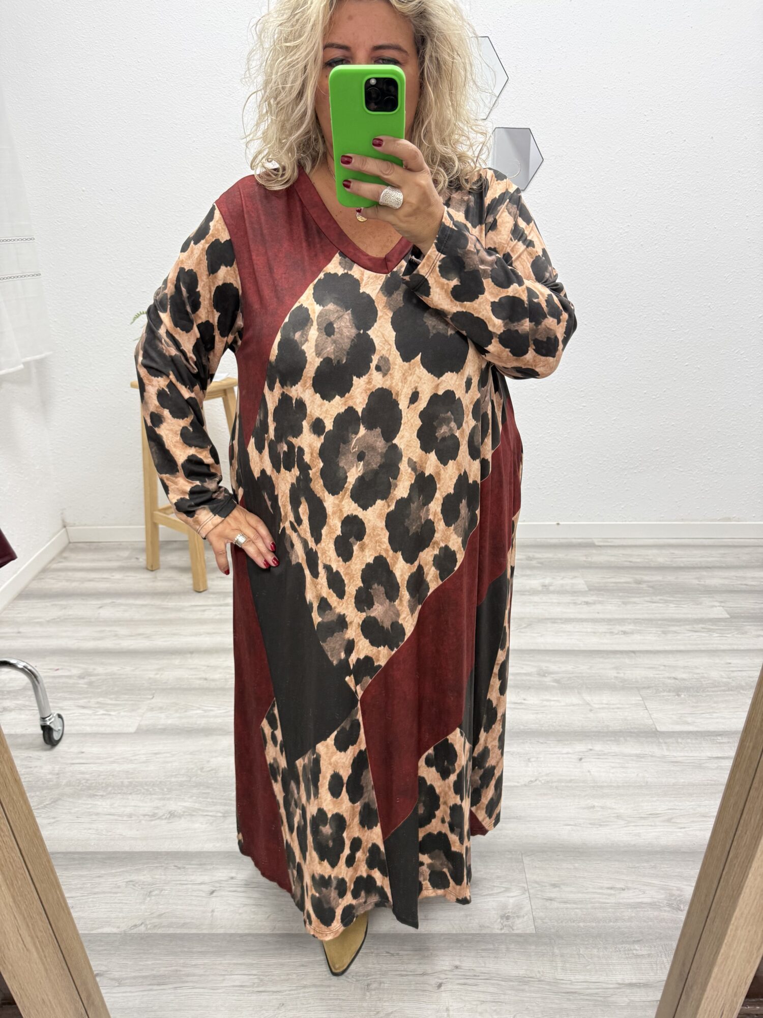 Vestido animal print burdeos