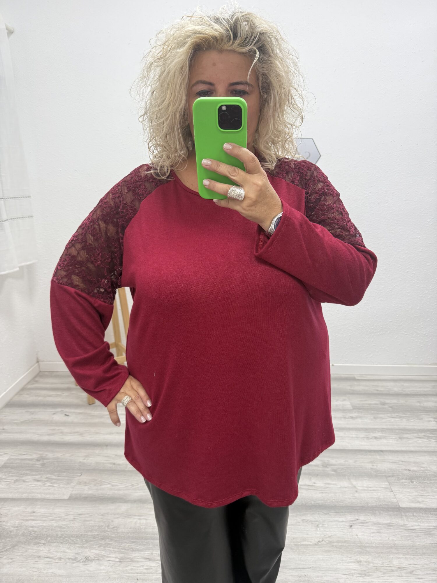 Jersey maga encaje burdeos
