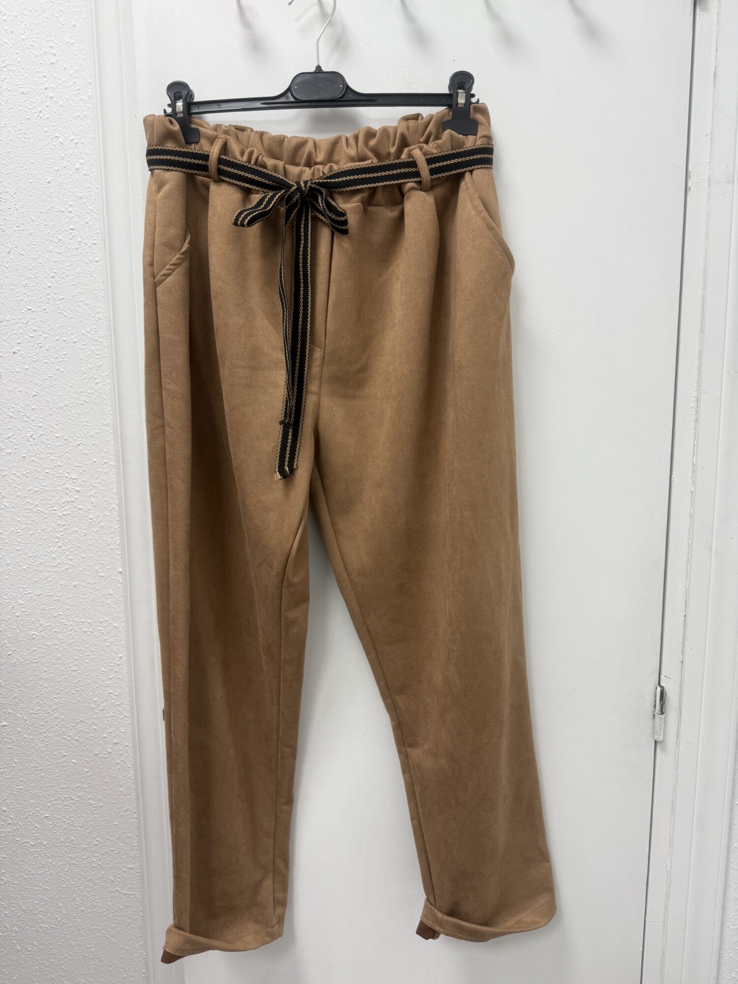 Pantalon antelina camel