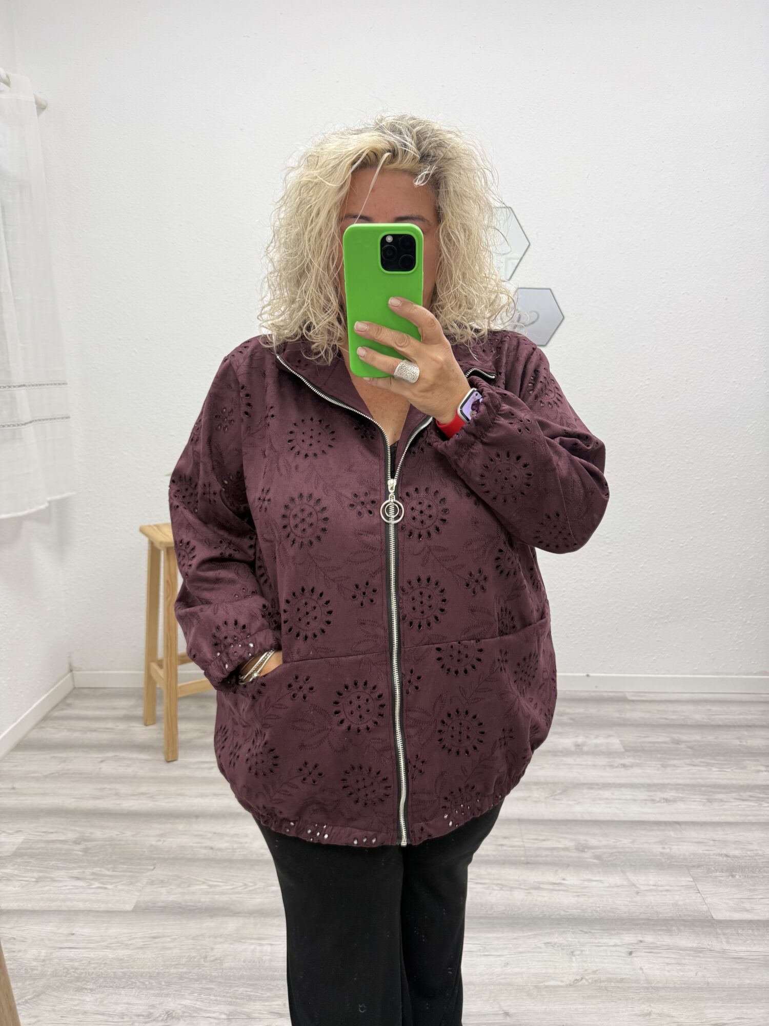 Bomber antelina brocado burdeos