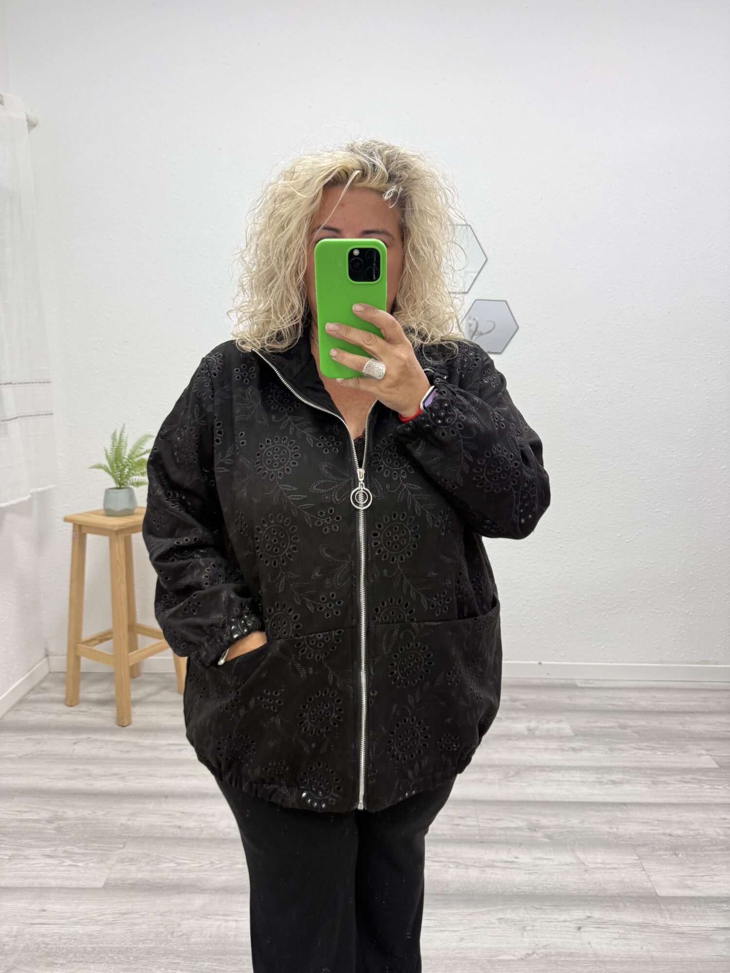 Bomber antelina brocado negro