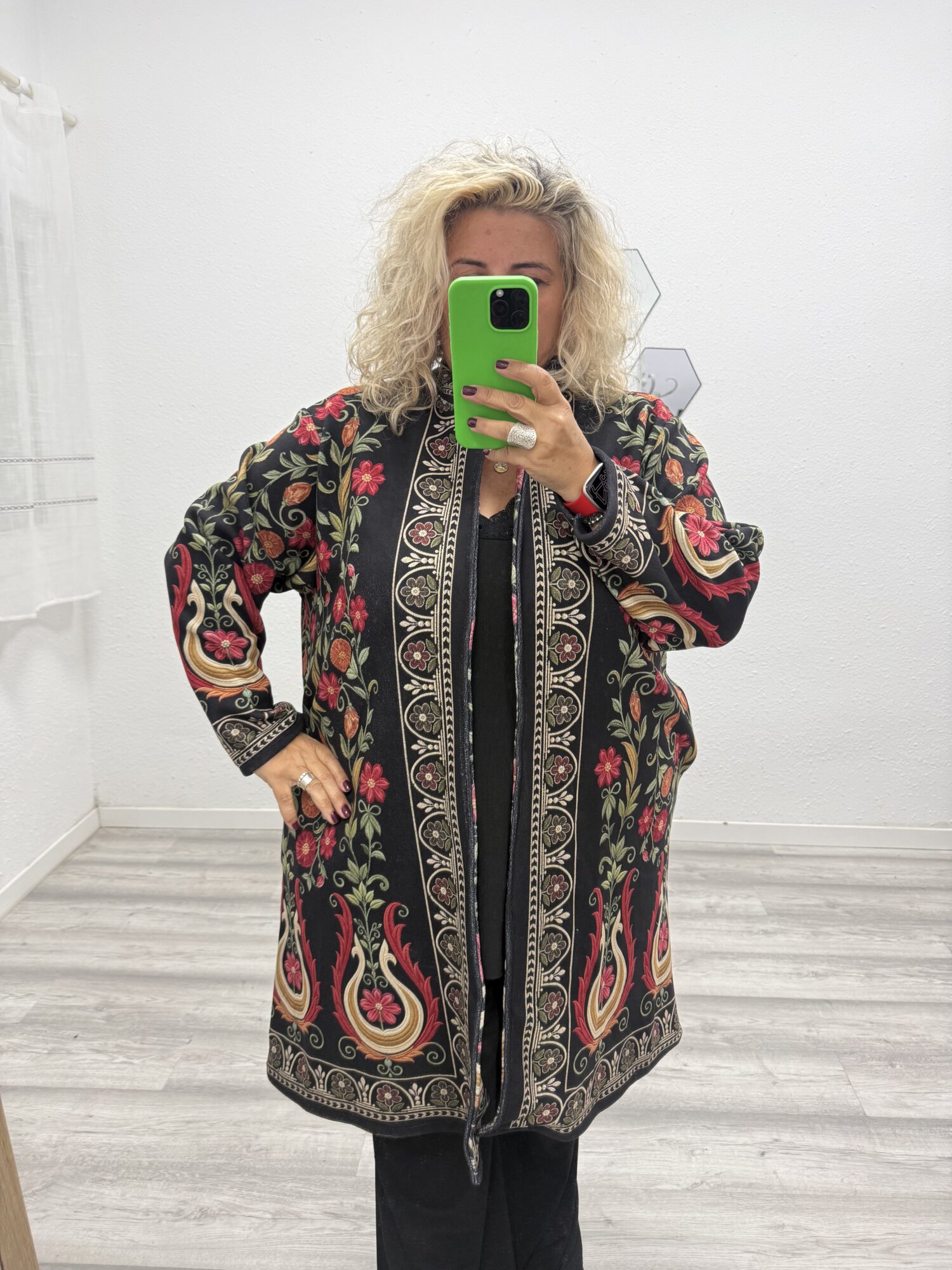 Chaqueta estampada negra