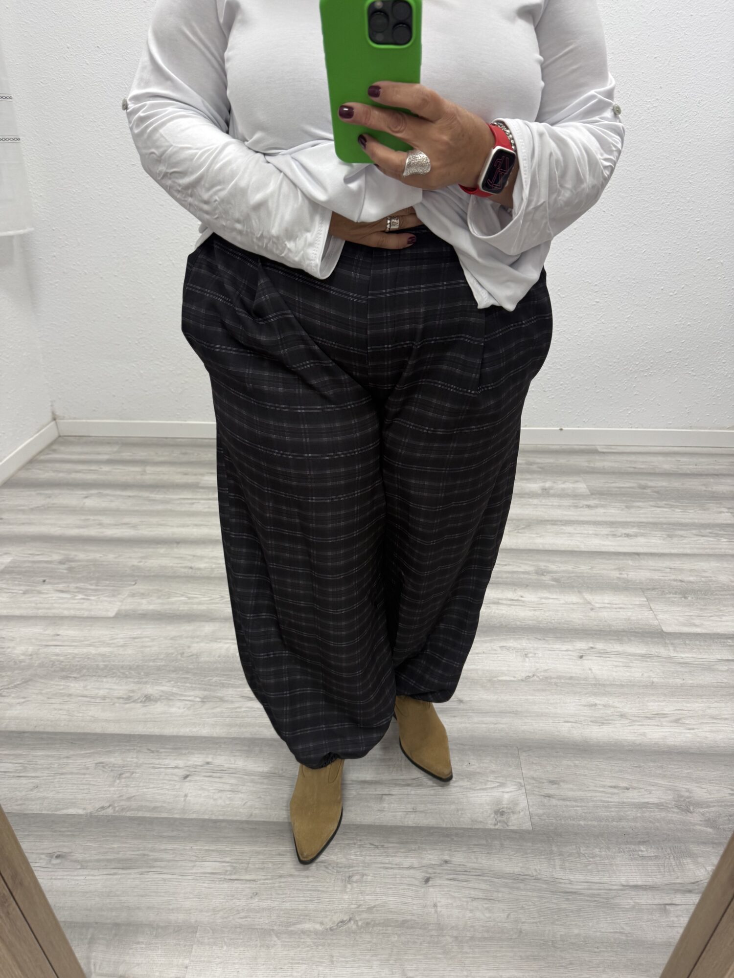 Pantalon bombacho cuadros negro