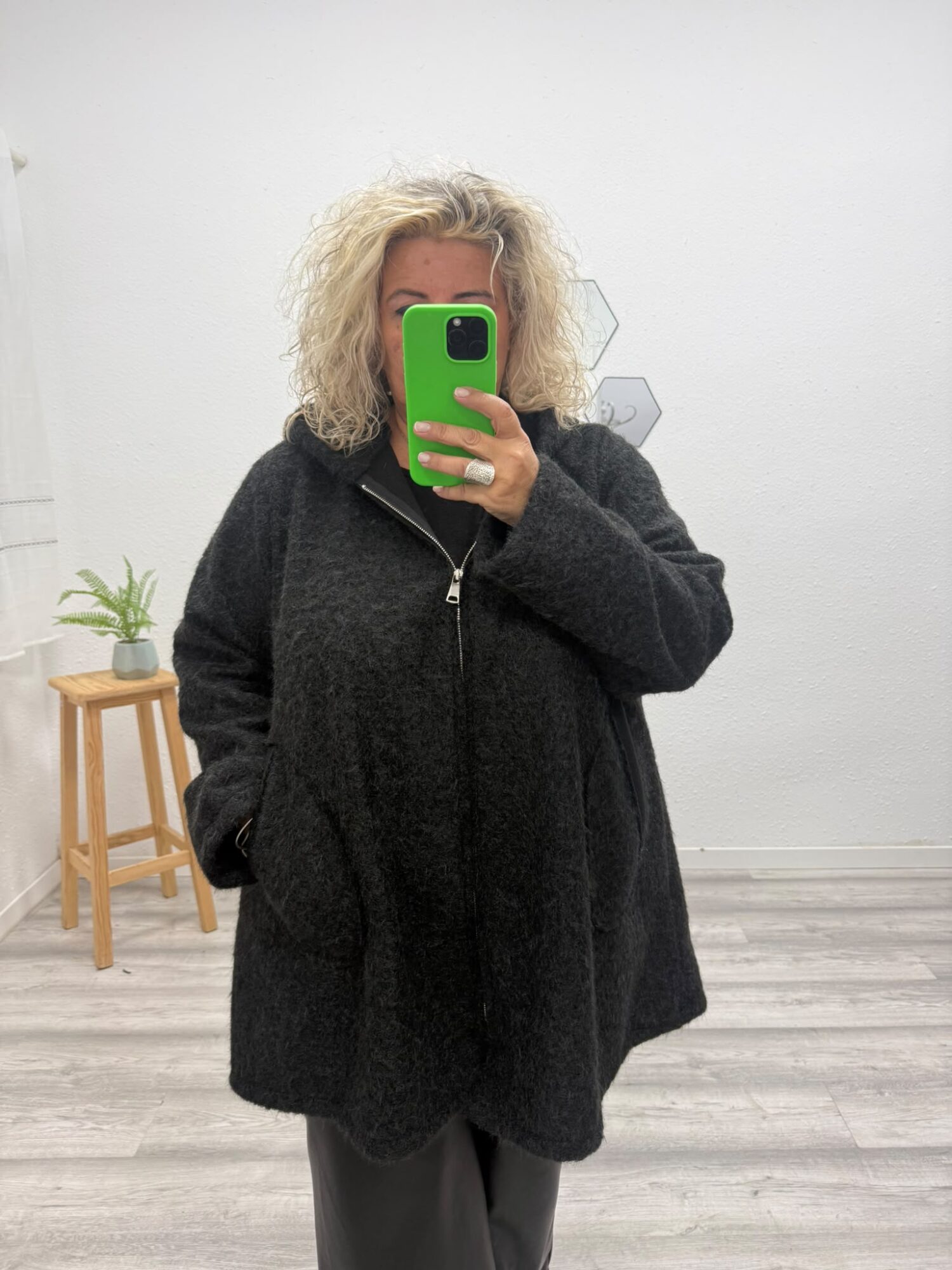 Chaqueton capucha negro