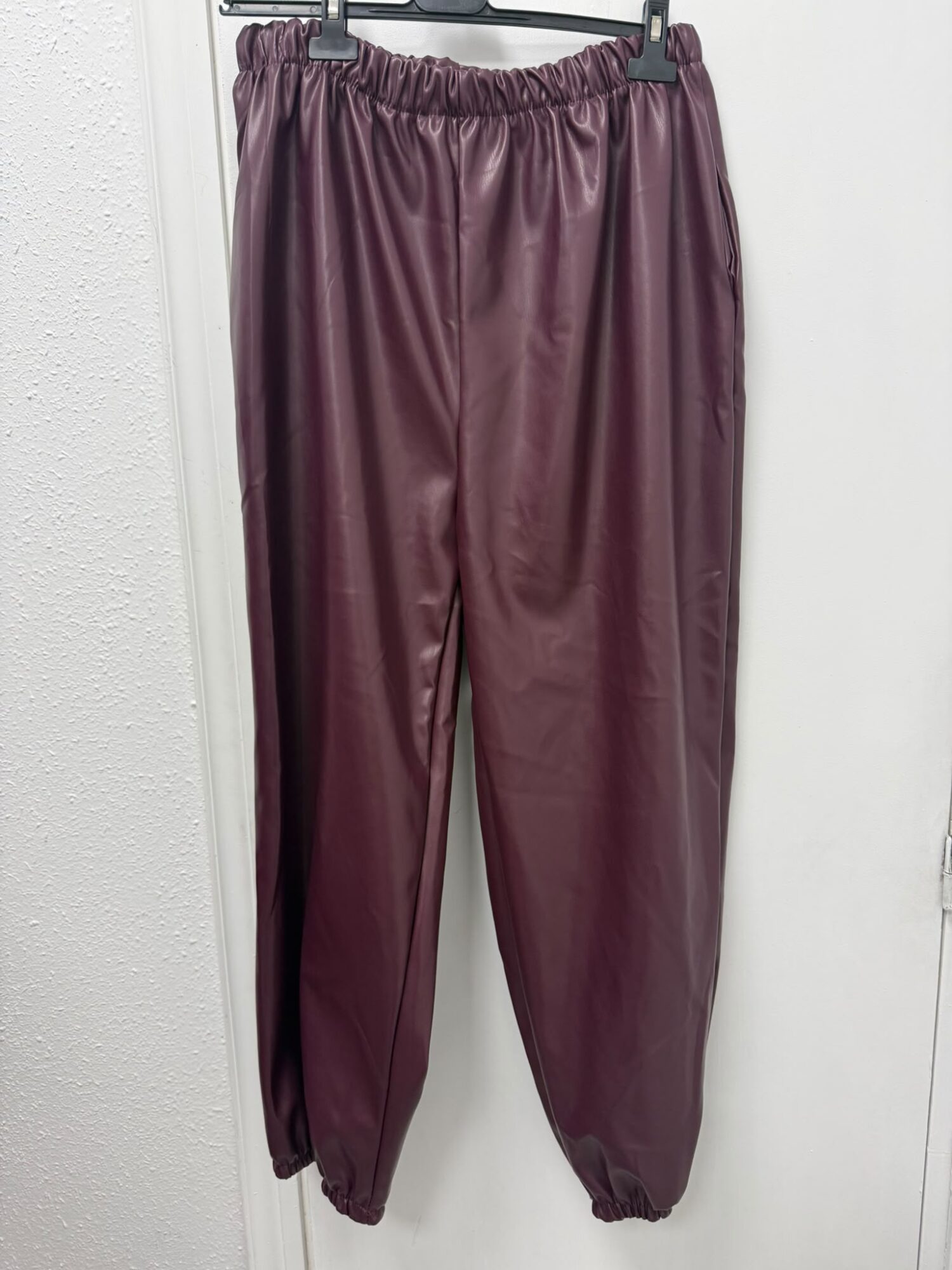 Pantalon poliel bombacho burdeos