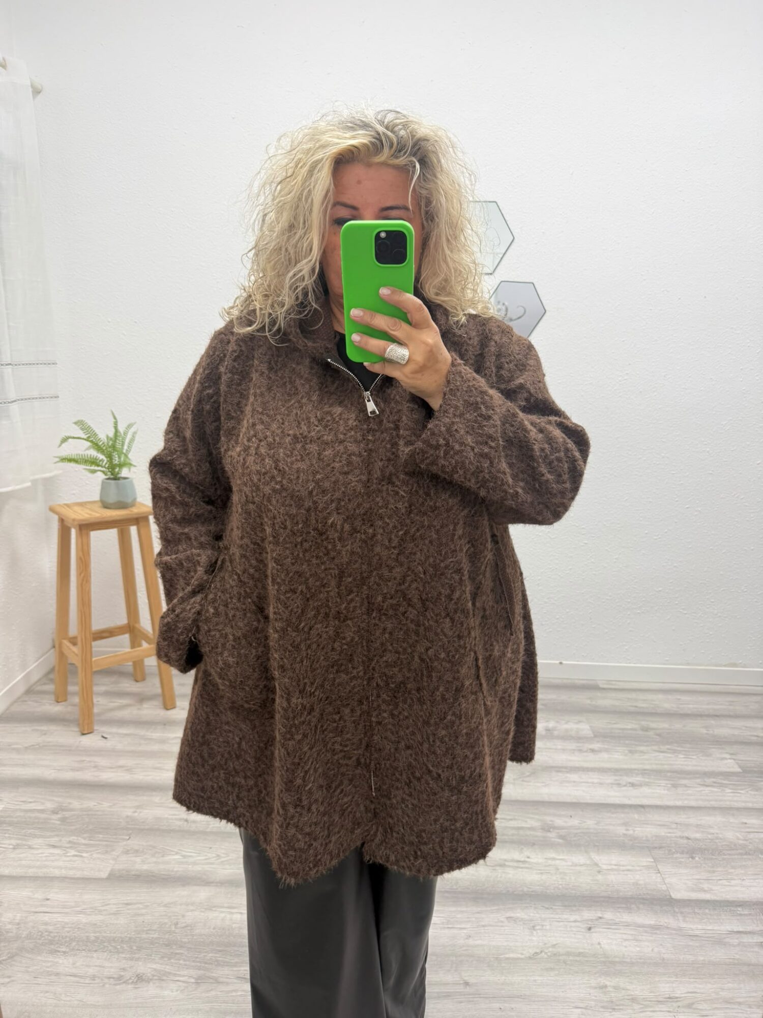 Chaqueton capucha chocolate